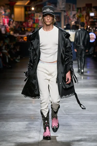Look 50